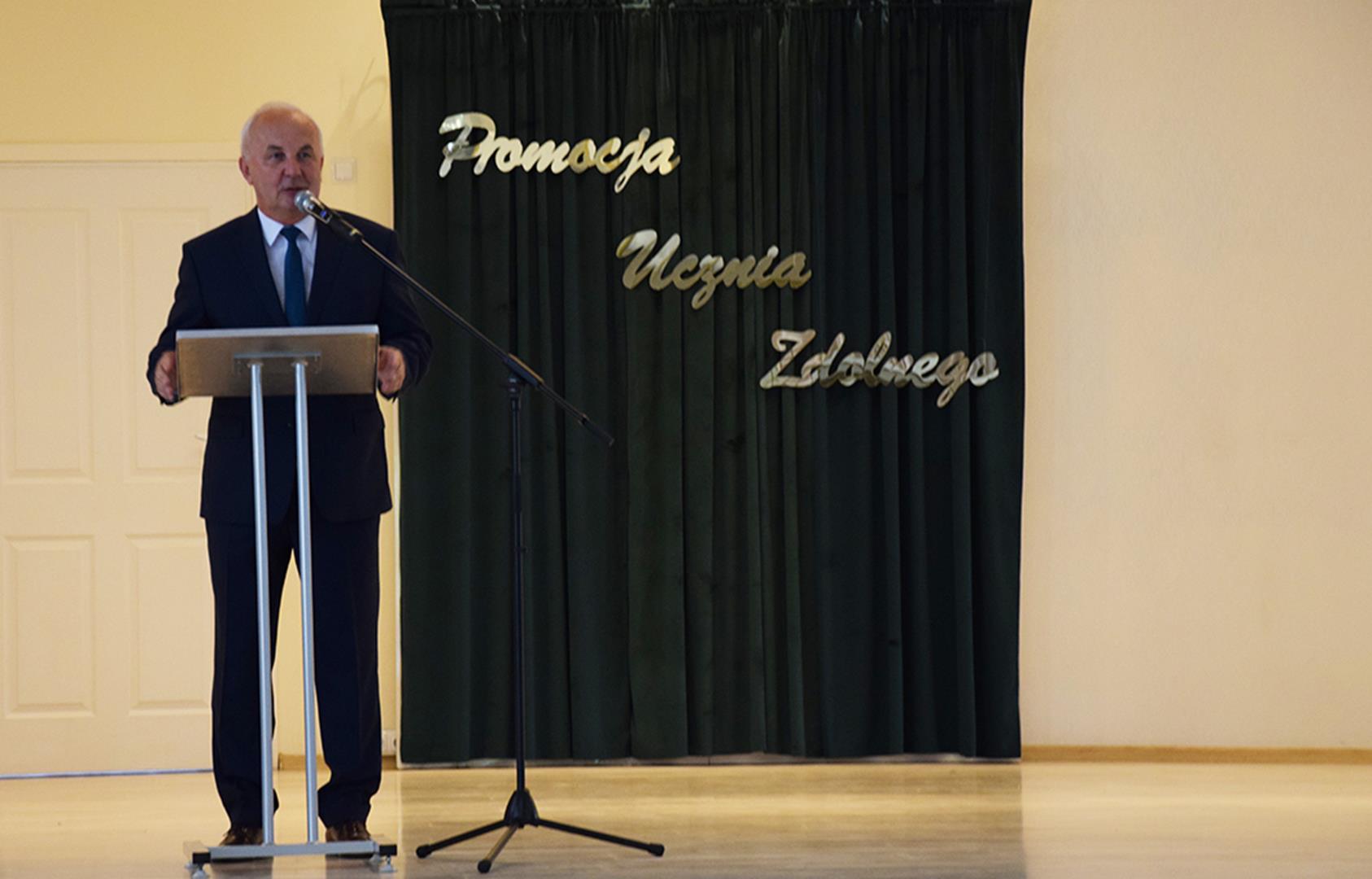 Zdjęcie przedstawia Wójta Gminy Mierzęcice Grzegorza Podlejskiego
