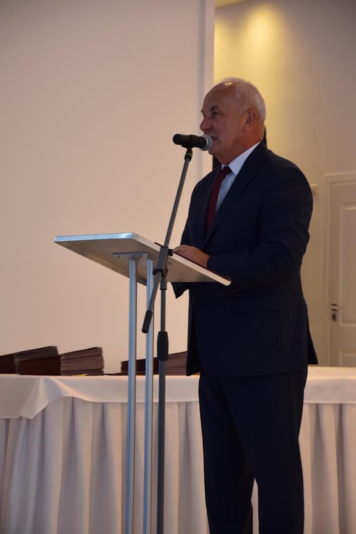 Zdjęcie przedstawia moment przemowy Wójta Gminy Mierzęcice Grzegorza Podlejskiego