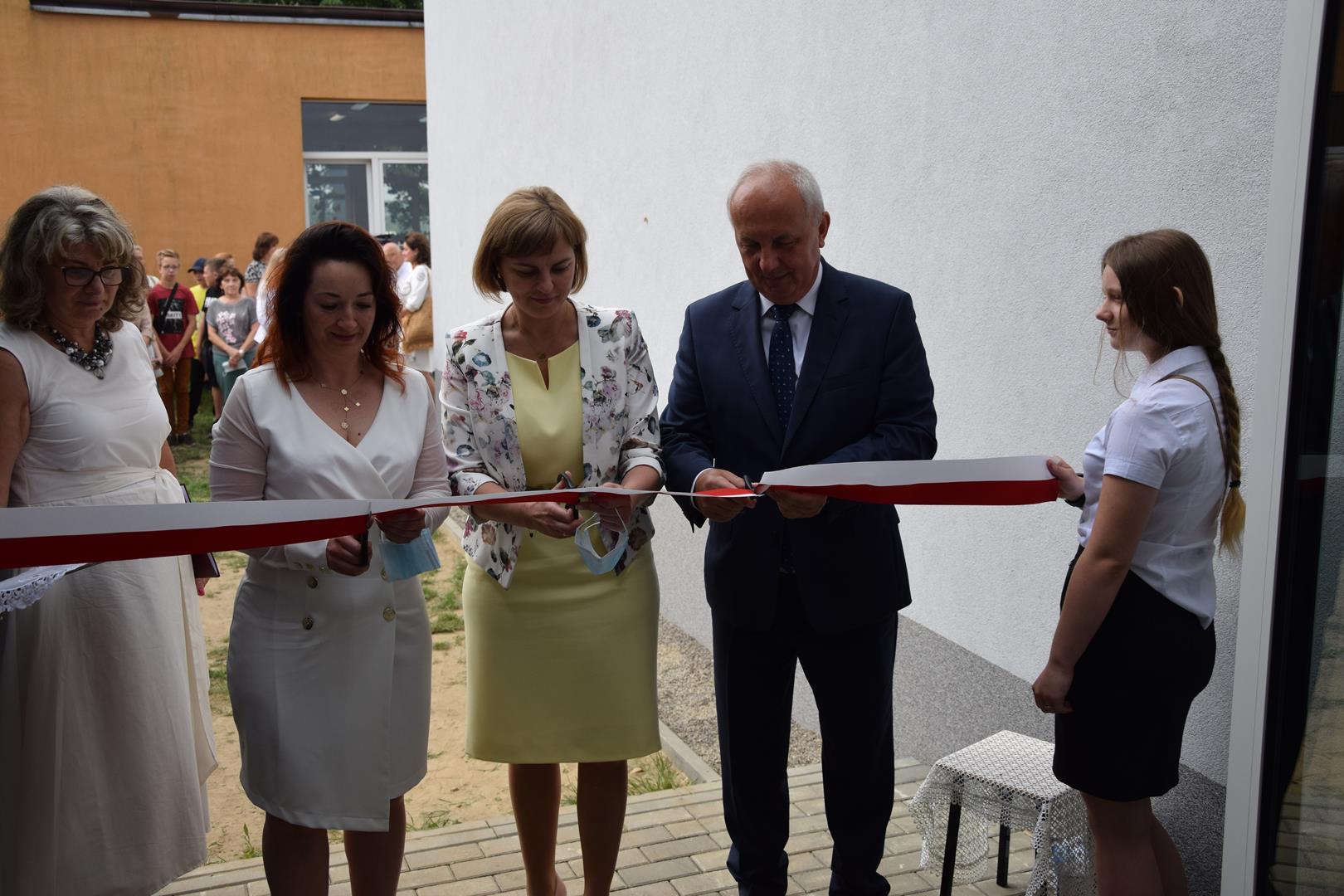 Zdjęcie przedstawiające moment przecięcia wstęgi