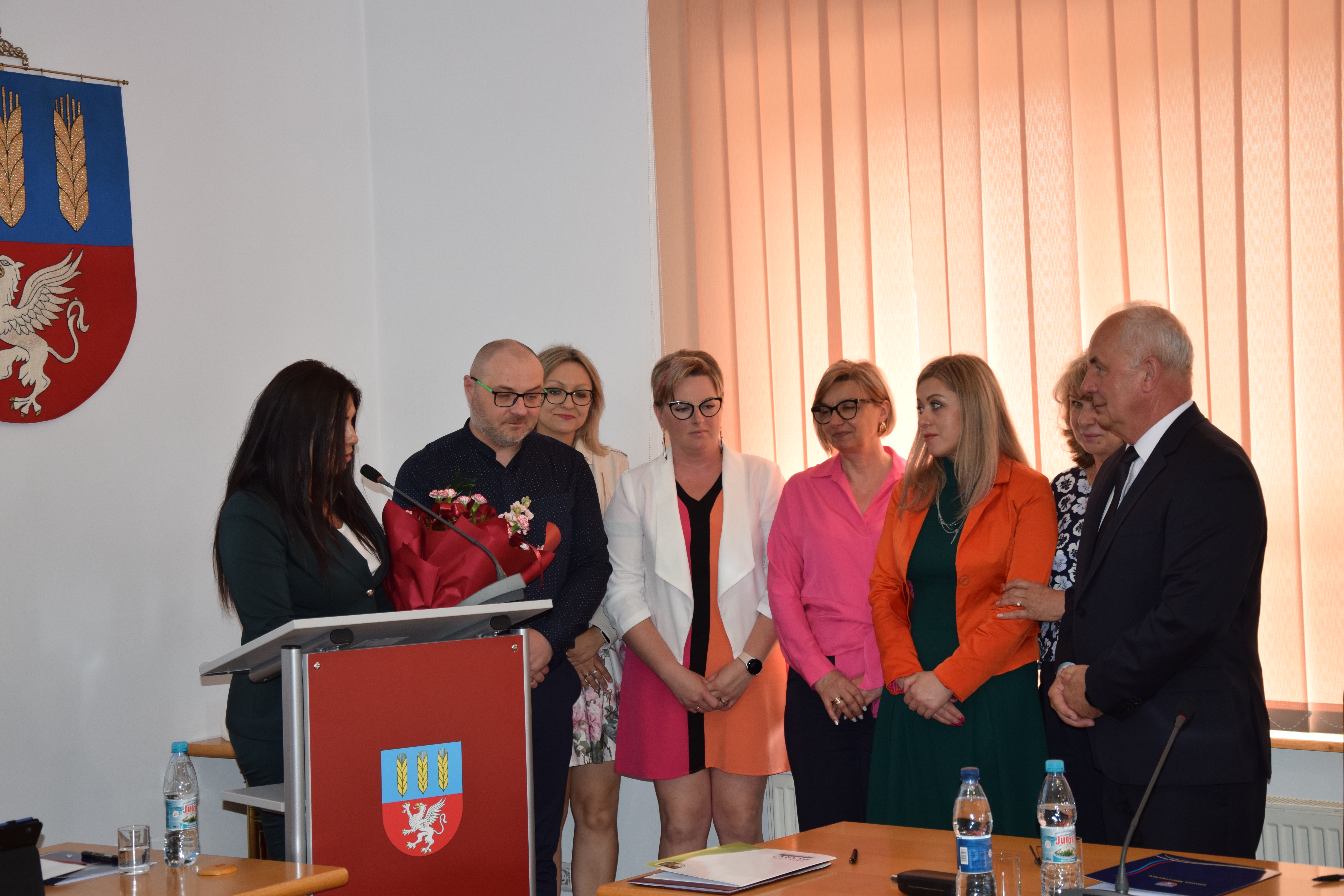 Zdjęcie przedstawia gratulacje w związku z zaprzysiężeniem Wójta Gminy Mierzęcice