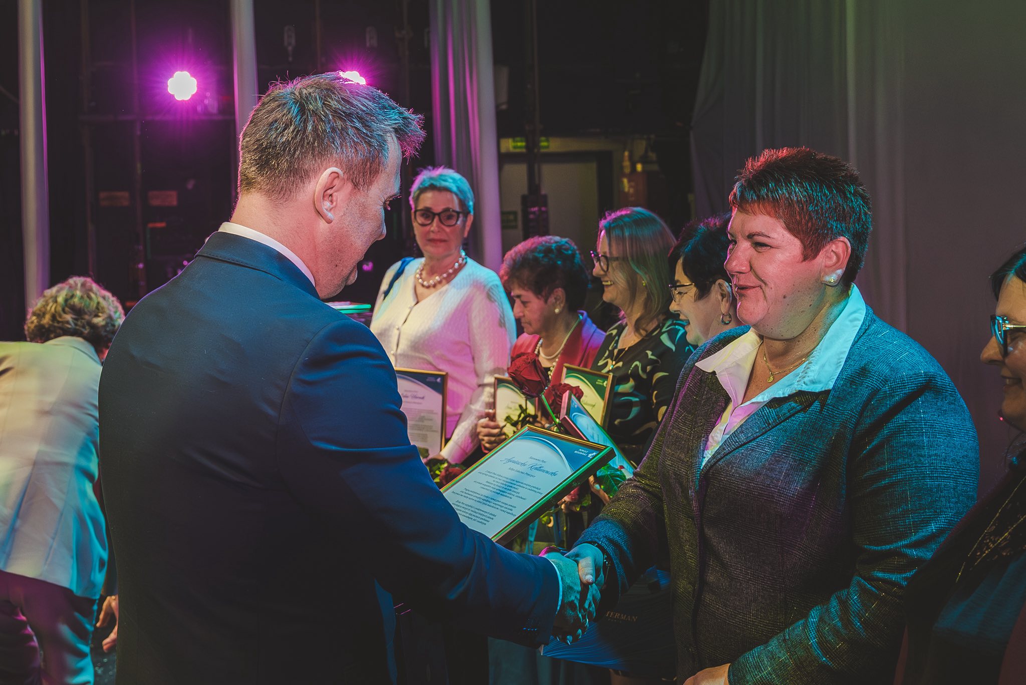 Zdjęcie przedstawia odznaczonych sołtysów z&nbsp;tereny Gminy Mierzęcice