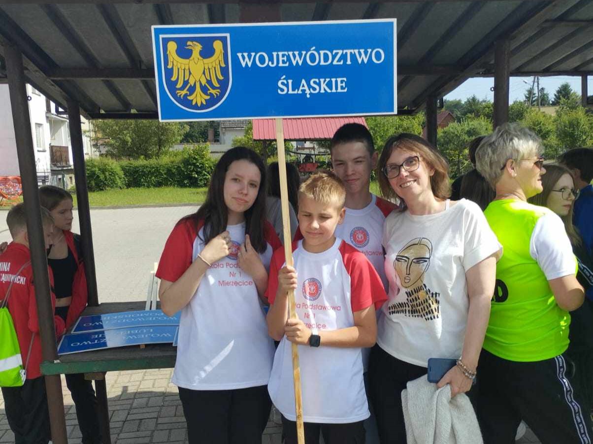 Zdjęcie przedstawiające delegację uczestników zawodów
