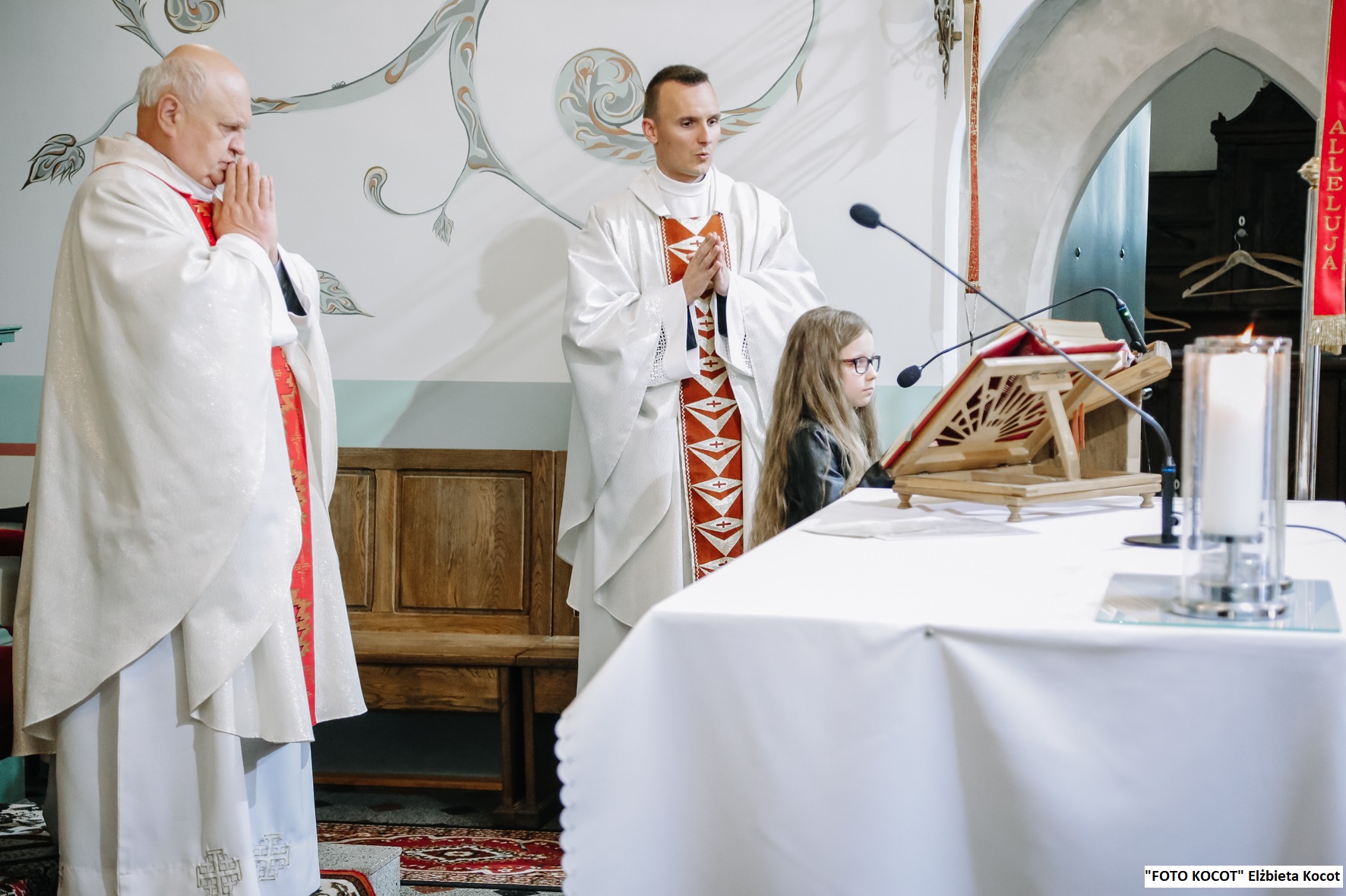 Zdjęcie przedstawiające fragment mszy świętej prowadzonej przez wnuczkę Pani Heleny