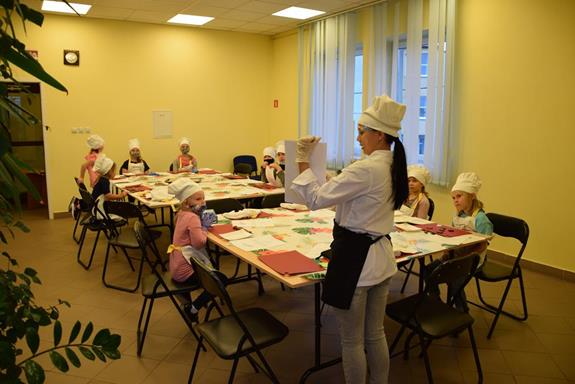 Pierwsza grupa uczestników warsztatów kulinarnych