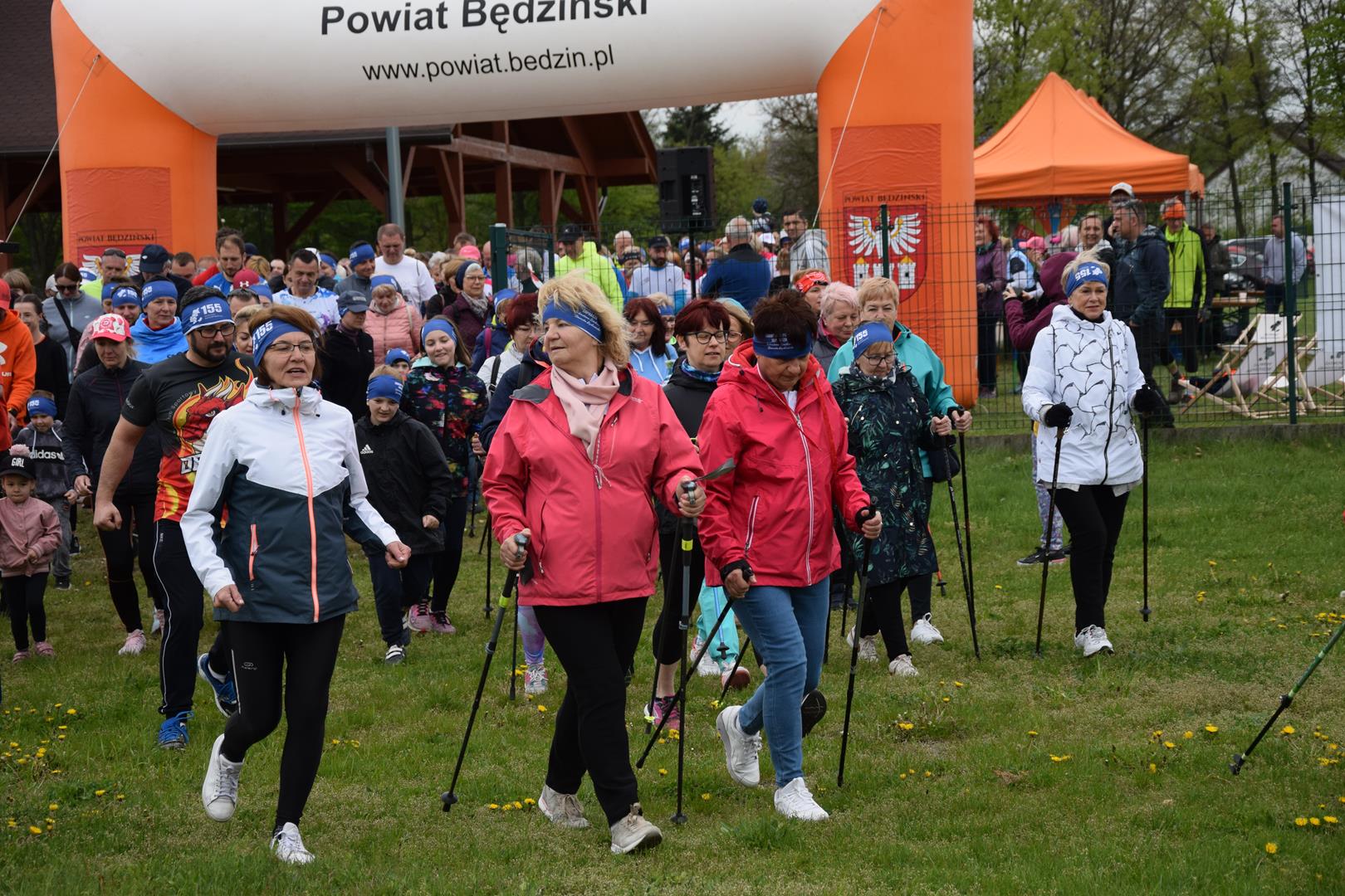 Zdjęcie przedstawiające moment startu biegu