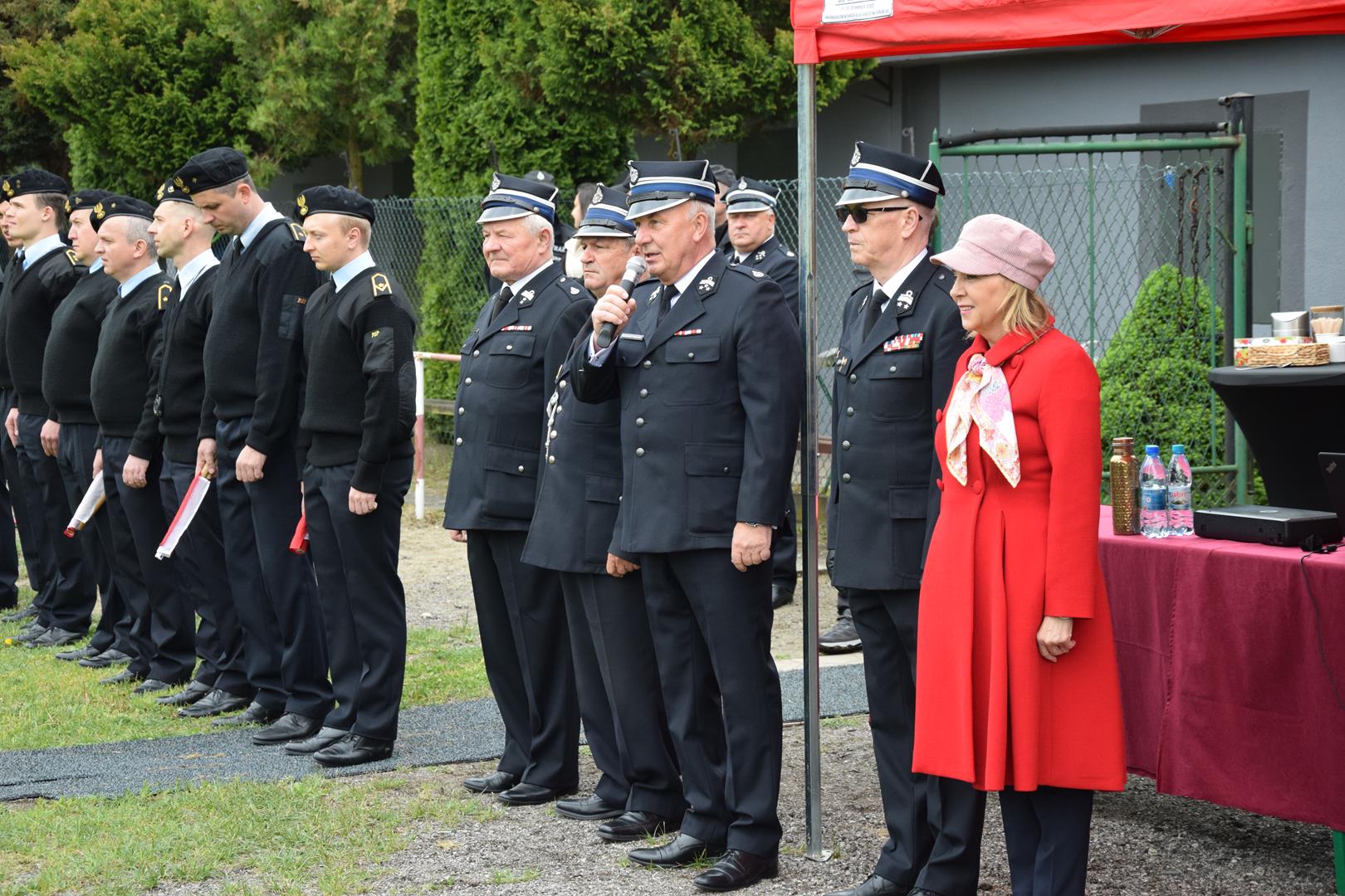 Zdjęcie przedstawiające moment przemowy Prezesa Zarządu Oddziału Gminnego ZSRP oraz Wójta Gminy Mierzęcice Grzegorza Podlejskiego