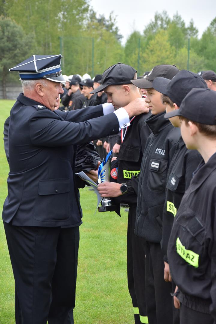 Zdjęcie przedstawiające moment rozdania nagród