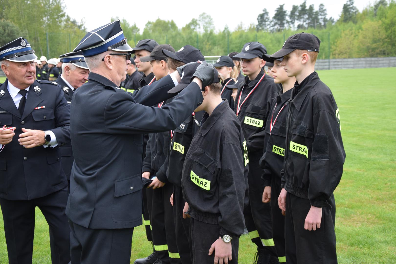 Zdjęcie przedstawiające moment rozdania nagród