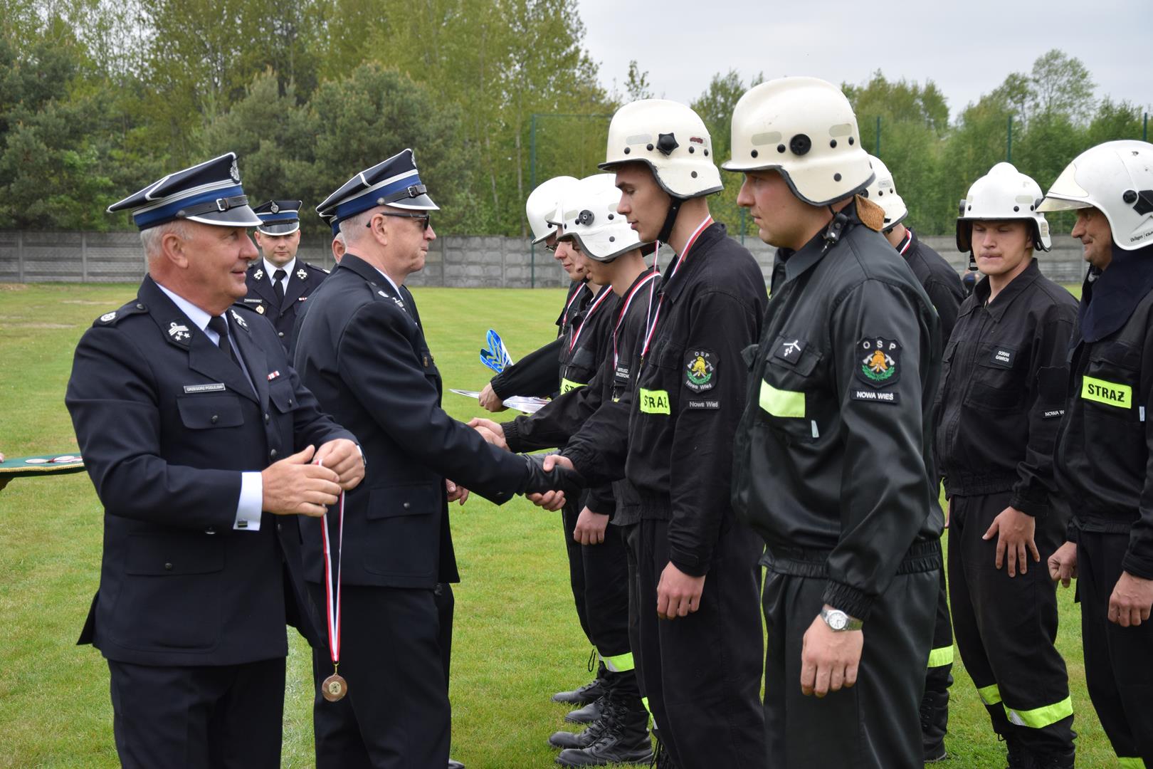 Zdjęcie przedstawiające moment rozdania nagród