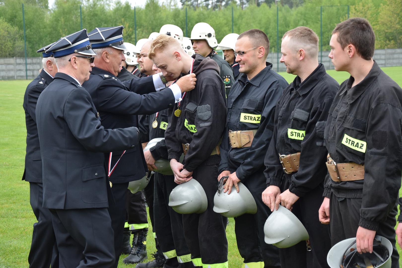 Zdjęcie przedstawiające moment rozdania nagród