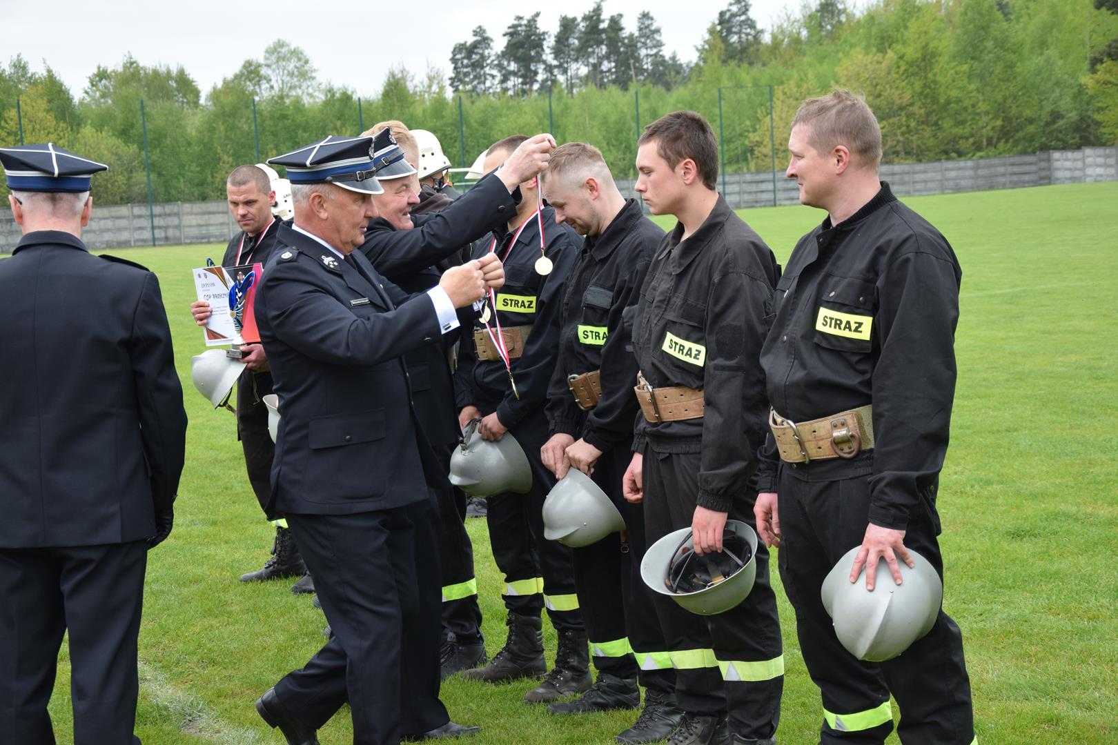 Zdjęcie przedstawiające moment rozdania nagród