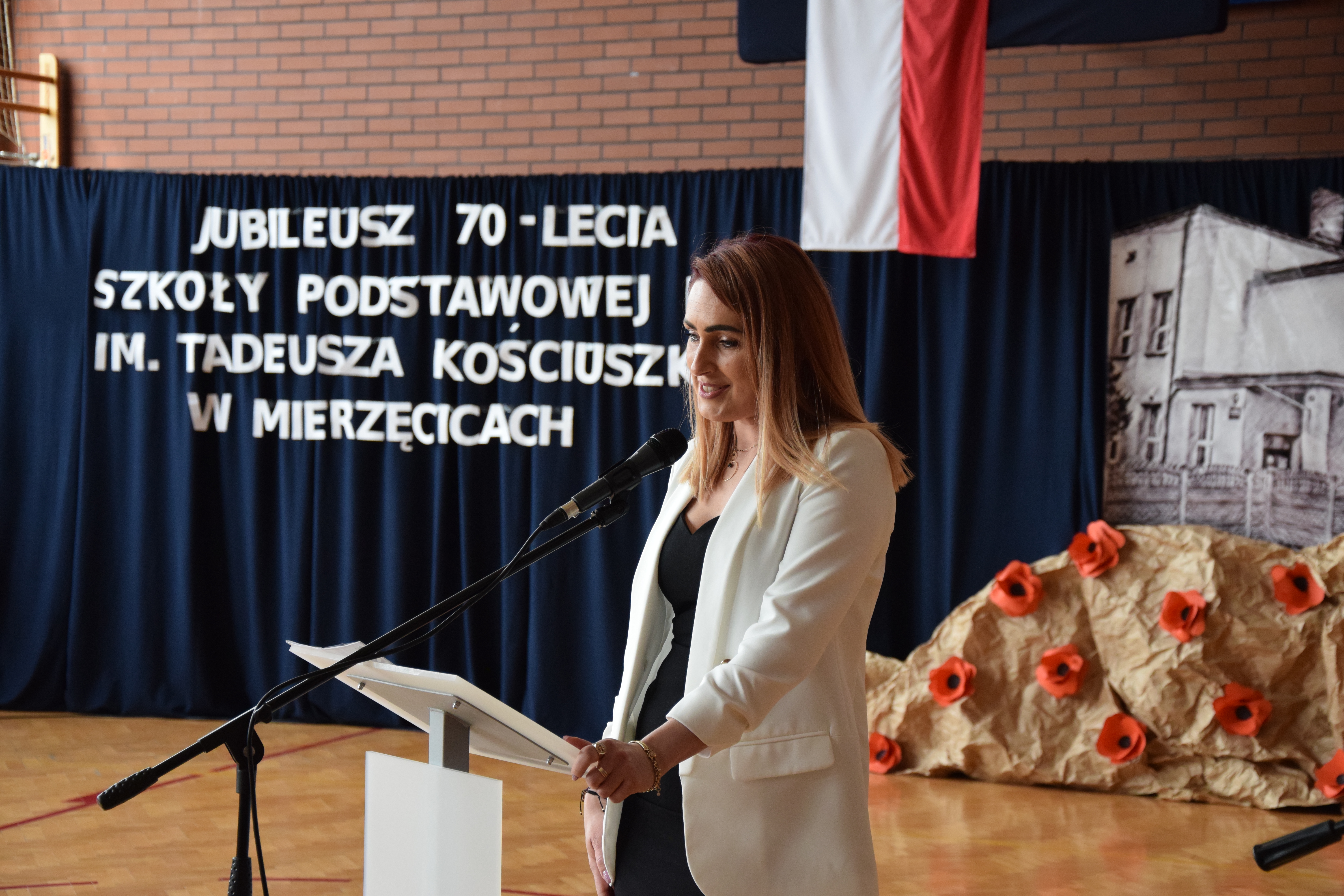 Zdjęcie przedstawiające przewodniczącą rady rodziców panią Joannę Barę