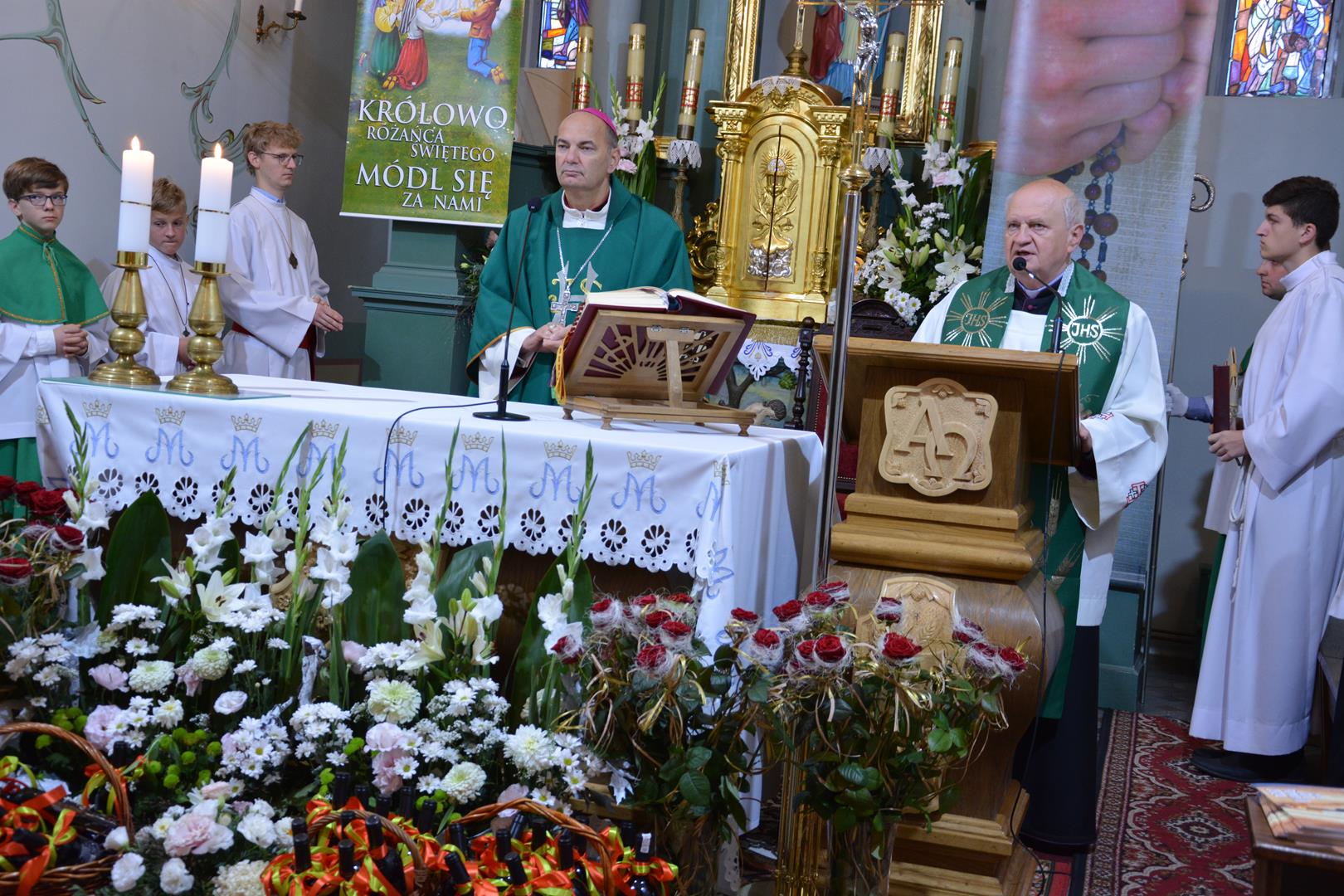 Zdjęcie przedstawia fragment mszy św.